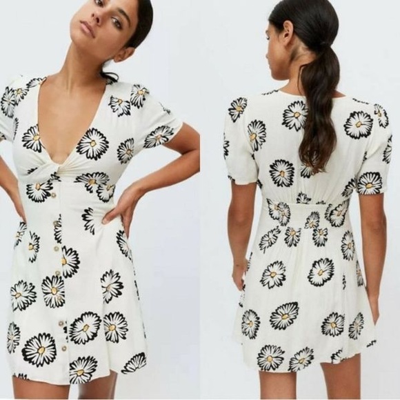 Urban Outfitters Dresses & Skirts - NWT UO Bettie V Neck Plunge Twist Front Mini Dress Daisy Print